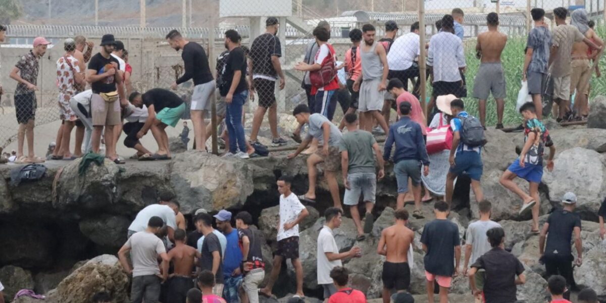 https://assets.gds.it/2026/07/Emergenza-migranti-a-Ceuta-1200x600.jpg