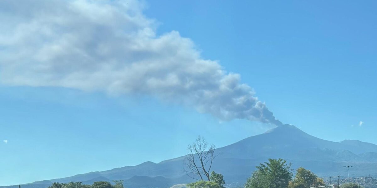 https://assets.gds.it/2026/07/Etna-Aeroporto-Catania-sospeso-larrivo-dei-voli_93571730-1200x600.jpg