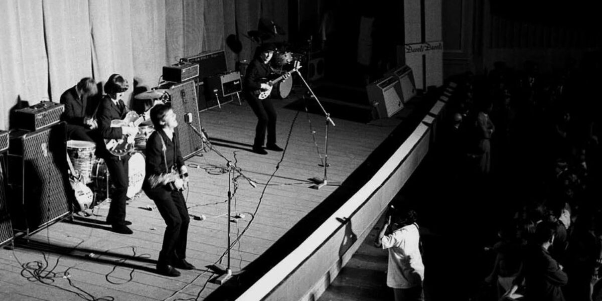 https://assets.gds.it/2026/07/Il-concerto-dei-Beatles-a-Roma-nel-1965-1200x600.jpg