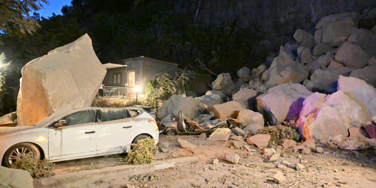 https://assets.gds.it/2026/07/Protezione-Civile-segnalati-danni-per-il-terremoto-ai-Campi-Flegrei_94047630-1200x600.jpg