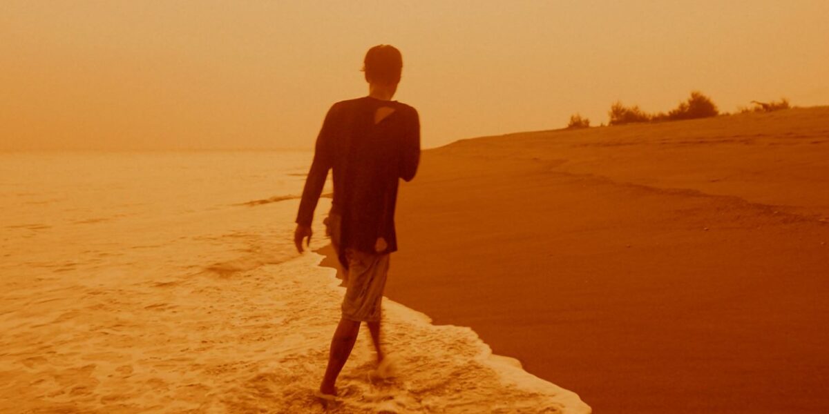 https://assets.gds.it/2026/07/Una-scena-del-film-Krakatoa-di-Carlos-Casas-in-mostra-al-Sole-Luna-Doc-Fest-1200x600.jpg