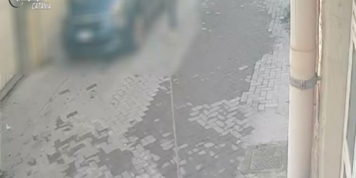 Falso carabiniere tradito dal Dna, scatta l'arresto per truffa aggravata. Il video