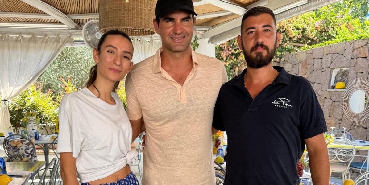 https://assets.gds.it/2026/08/Roger-Federer-a-Panarea-1196x600.jpg