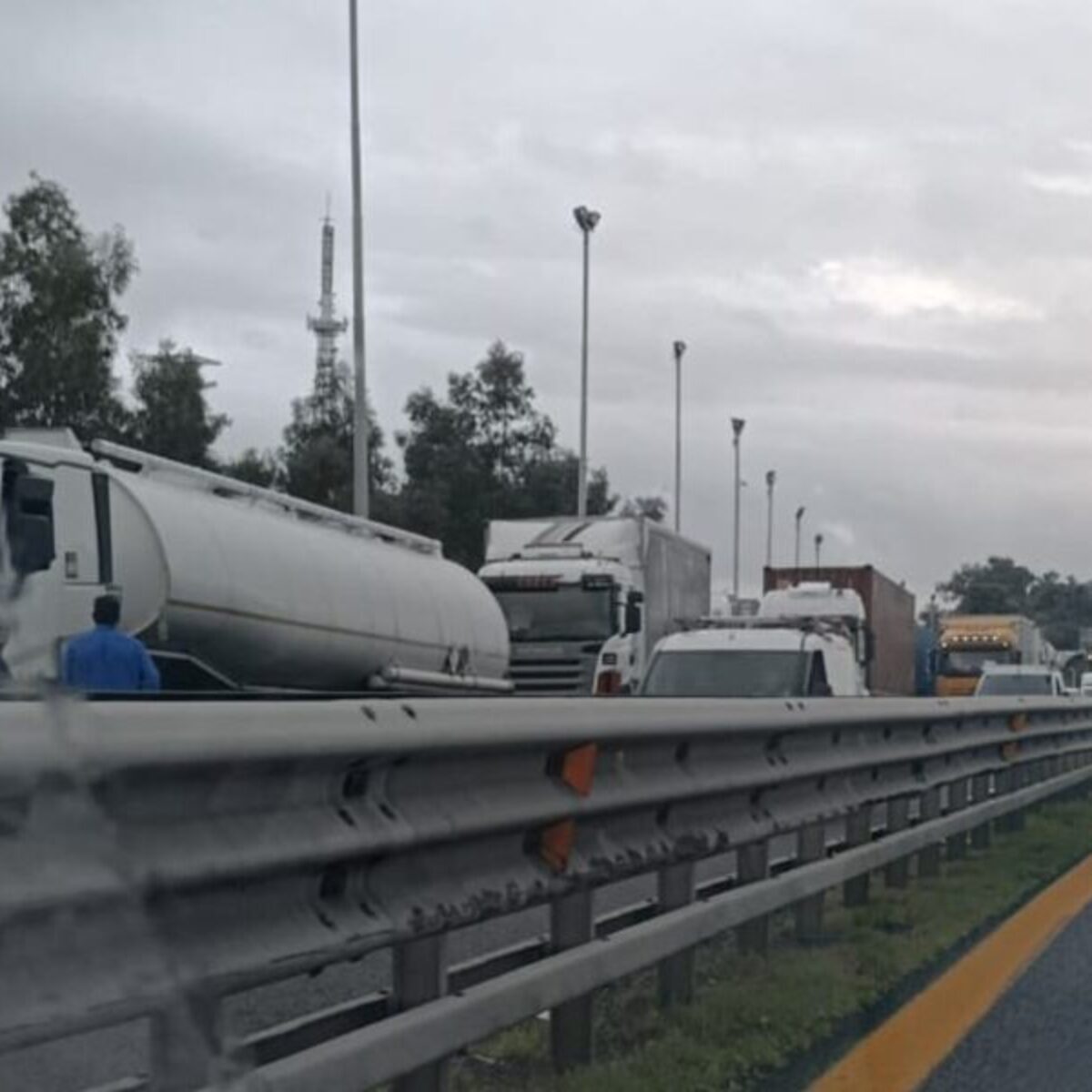 La protesta dei Tir arriva ai caselli autostradali di Messina e Catania ...