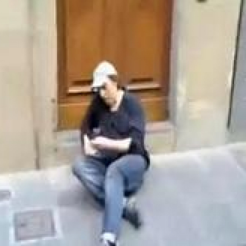 Ceccherini barcolla per strada: filmato dai passanti